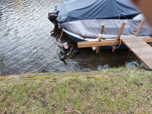 Een duikje onder de boot en de blijdschap was groot