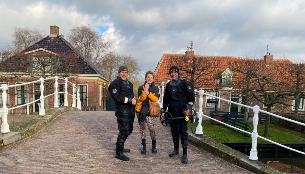 Zoektocht naar ring in het Zuiderzeemuseum.